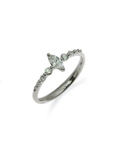 Solitario marquise y brillantes